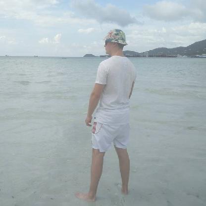 2fea9306b1379cb3's avatar