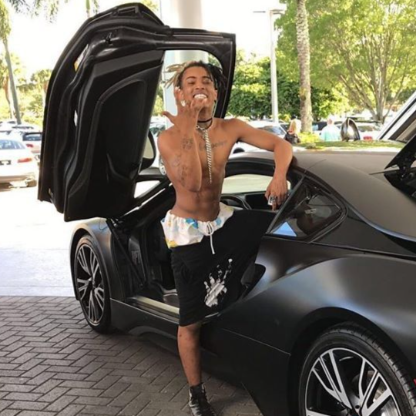 64726487123981's avatar